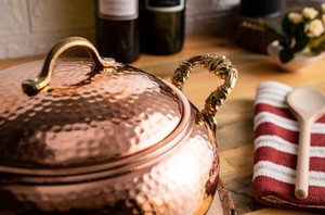 Cazuela de olla caliente de lujo con asas doradas, elegante, duradera, segura para horno, elegante vajilla de cocina, perfecta para comidas familiares - Product Image 5