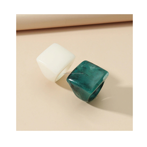 Bagues en résine époxy naturelle, style classique, sertissage en canal, bijoux certifiés IGI pour les fêtes, taille personnalisée, cadeaux pour femmes et hommes - Product Image 1