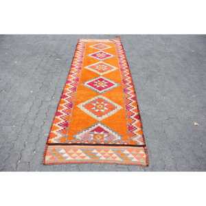 Alfombra Herki de 3.1x10.1 pies, alfombra turca vintage, alfombra con motivos de plantas y árboles en tonos naranja y rojo. - Product Image 1