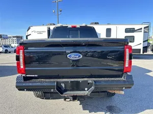 รถฟอร์ด F-250 แลเรียท ปี 2023 สภาพดีเยี่ยม มือสอง - Product Image 3