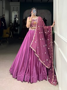 Tradition tissé Lehenga Choli en magenta Mélange parfait de culture et de couture pour les occasions de fête Séchage rapide toutes saisons - Product Image 4