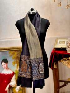 ผ้าคลุมไหลไหมคุณภาพดีสีทองอร่าม ดีไซน์ Winter's Twilight สำหรับผู้หญิง งานแต่งงาน งานเทศกาล คอลเลคชั่นจากอินเดียโดยตรง - Product Image 2