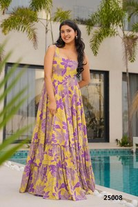 Vestido Anarkali/Kurti de Seda con Estampado Floral Elegante, Diseño Moderno con Amplio Vuelo, para Uso Diario y Eventos Especiales, en Oferta - Product Image 5