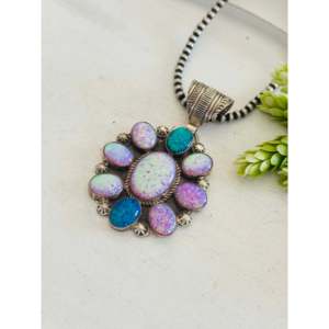 Colgante de Plata de Ley con Ópalos Multicolor y Tecnología de Incrustación en Bisel, Hecho por Artesanos Navajo - Product Image 3
