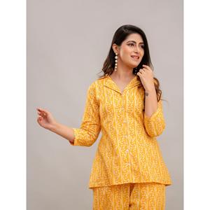 Ensemble de shorts 2 pièces imprimés jaunes pour femmes au-dessus du genou - Product Image 4