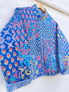 Chaqueta Bomber Acolchada de Algodón con Patchwork Hecha a Mano en India, Estilo Vintage Color Durazno, Nueva Chaqueta Boho Reversible para Mujer, Otoño, Invierno, Verano - Product Image 4