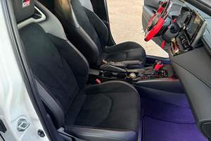 Toyota GR Corolla 2025, faible kilométrage, prêt à la livraison, boîte de vitesses automatique, conduite à gauche, cuir foncé, R 18 Van - Product Image 5