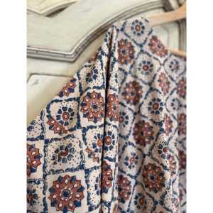 Haut en popeline à imprimé floral Diamond Earth Ajrakh, taille unique - Product Image 3