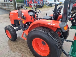 Tractor Utilitario Compacto Original Kubota L1-382 de 38 HP |   Tractor Diésel 4x4 para Agricultura - Product Image 5
