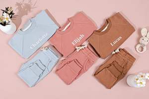 Conjunto Deportivo Personalizado de Poliéster con Cierre, Sudadera con Capucha y Pantalones Deportivos Ecológicos Unisex para Invierno para Bebés Niños y Niñas - Product Image 6