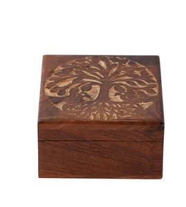 Urne antique en bois faite à la main Arbre de vie Gravure Boîte à bijoux sculptée à la main pour femmes-Bijoux pour hommes | Accents de décoration intérieure - Product Image 1