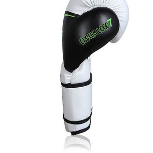 Gants de boxe MMA de haute qualité 14OZ en cuir PU personnalisé, imperméables, respirants, anti-humidité, avec fermeture à lacets, fabriqués au Pakistan - Product Image 5