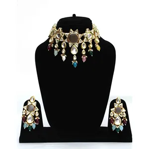Ensemble de bijoux de luxe pour femmes, collier choker gris Tumble Polki avec boucles d'oreilles et Maang Tikka plaqué or, idéal pour les cadeaux - Product Image 1