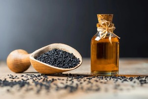 Vente en gros d'huile de graines de cumin noir pur liquide porteur pressé à froid huile essentielle de haute qualité pour peau sèche - Product Image 5