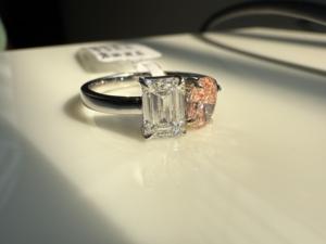 1,36 Ctw Pink Oval & Emerald Toi Et Moi Lab Grown Diamond Ring en 14K/18K Gold Rodium Plated Trendy Chic Wholesale - Product Image 6