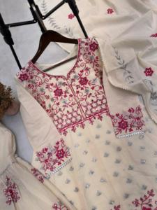 Costumes pakistanais de travail lourd à la demande avec pierre et Zari détaillant une magnifique collection de vêtements de mariage au meilleur prix - Product Image 5