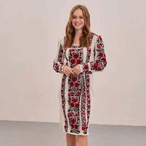 Robe ukrainienne moderne en tricot, tailles XS-4XL, robe en lin d'été, Vyshyvanka, broderie florale, robe élégante de villégiature - Product Image 1