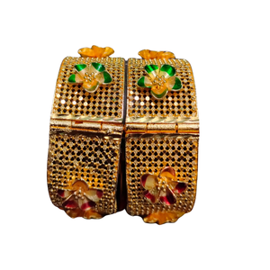 Ensemble de bracelets de conception indienne avec bracelets de style moderne plaqués or 22 carats pour femmes portant des bijoux par les exportateurs - Product Image 2