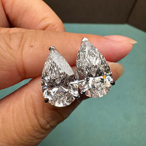 Boucles d'oreilles clous en diamant de laboratoire certifié IGI, 10,00 carats au total, taille poire, couleur D-E-F, clarté VVS-VS - Product Image 4