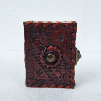 Mini Journal en cuir avec pierres précieuses et serrure Petit cahier vintage en relief à la main avec papier de coton recyclé Cadeau de voyage fait main