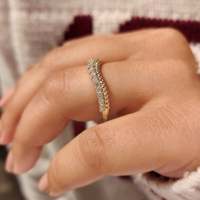 Anillo de Boda Curvo con Doble Hilera de Diamantes Cultivados en Laboratorio con Corte Brillante Redondo para Mujer con Claridad VS