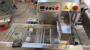 Galletas de oblea Revestimiento de <span class=keywords><strong>chocolate</strong></span> Pretzels Barras de caramelo Línea de bañador de <span class=keywords><strong>chocolate</strong></span> <span class=keywords><strong>con</strong></span> túnel de enfriamiento - Product Image 4