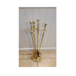 Ensemble d'outils de feu en laiton audacieux avec une finition lisse et une forme équilibrée parfait pour les maisons majestueuses ou les coins de cheminée rustiques - Product Image 5
