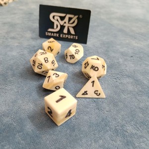 Jeu de dés en os de buffle poli naturel pour jeux de table RPG-Formes polyédriques durables Imperméable à l'eau, aspect classique et lisse. - Product Image 5