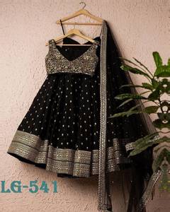 Diseñador negro Georgette Lehenga Choli con trabajo de secuencia plateada Lehenga Choli negro tradicional indio con trabajo de encaje Dupatta - Product Image 5