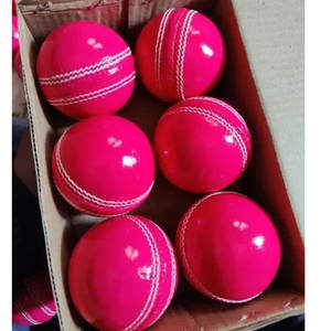 Balle internationale de cricket en cuir rose de haute qualité Logo personnalisable Ballon d'entraînement dur à prix raisonnable Vente chaude - Product Image 5
