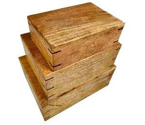 Urnas de cremación de madera de mango de lujo para cenizas humanas y funerales de adultos, con exquisita artesanía india - Product Image 1