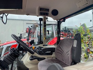 Tractor Massey Ferguson 5711 Usado en Buen Estado con Bomba y Caja de Cambios de Alto Rendimiento para Agricultura Pesada - Product Image 6