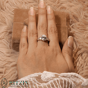 Solitario de diamante de corte ovalado y marquesa con anillo de compromiso de acento para mujer - Product Image 1