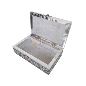 La boîte au trésor intemporelle d'éléphant stocke vos objets précieux et souvenirs de bijoux dans ce cadeau parfait de souvenir en argent orné - Product Image 6