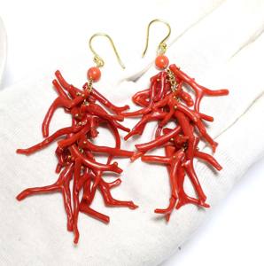 ต่างหูเม็ดกลมสีทอง14K สไตล์อิตาลีสีแดงปะการังแท่งและช่อสำหรับงานเลี้ยง - Product Image 3