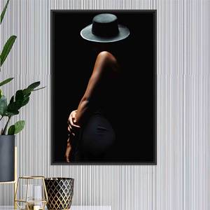 Toile imprimée avec silhouette de femme moderne : Décoration murale élégante, toile encadrée noire - Product Image 1