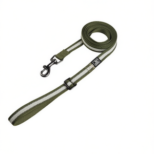 สายจูงสัตว์เลี้ยงสองสีพร้อมแถบสะท้อนแสงและหูจับสองอันที่สะดวกสบาย - Product Image 2