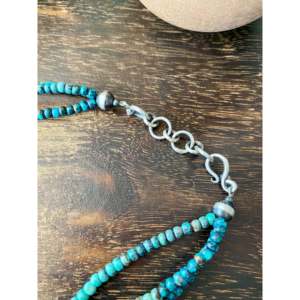 Collier de perles multi-brins fait main Navajo avec perles turquoise multiples et chaîne en argent sterling à motif d'ancrage pour mariages et fêtes - Product Image 6