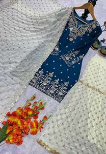 Top de fête de créateur élégant avec Palazzo Fancy Dupatta assorti avec une belle broderie parfaite tenue de fête - Product Image 5