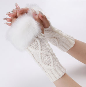 Femmes 2025 Gants d'hiver de haute qualité Mitaines tricotées au crochet avec fausse fourrure de lapin Style uni - Product Image 4