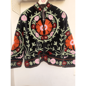 Veste réversible en velours brodé Suzani noir, faite à la main, taille unique, doublure en coton, polyester/coton, style bohème - Product Image 1