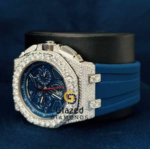 Rehaussez votre style avec notre montre à bracelet en caoutchouc bleu sertie de diamants de moissanite de pointe, clarté VVS - Product Image 4