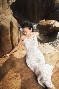 Robe de cocktail florale en dentelle, sexy et féministe, prête à être expédiée - Product Image 2
