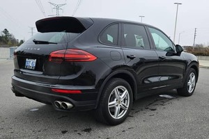 Best Quality New 2017 Cayyennee S Prestige SUV Diesel LED Lights Sunroof Touch Screen Leather Interior Smooth Drive - Product Image 3