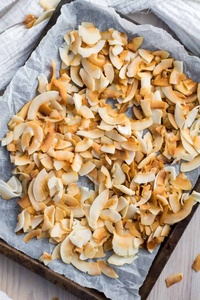 CHIPS DE COCO MÁS VENDIDOS para paquetes de snacks y como topper en batidos, bandejas de postres y mezclas de cereales, Vietnam - Product Image 2