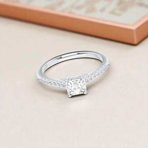 Anillo de compromiso de diamante de corte redondo y moissanita de calidad de 0,70 quilates, de oro sólido para mujer, conjunto de puntas - Product Image 2