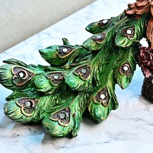 รูปปั้นนกยูงบนลำต้นไม้ ทำจากเรซิ่น งานแฮนด์เมด ลายสัตว์ - Product Image 3