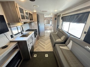 Usado, 2024, F-o-r-e-s-t River Xlr Micro Boost 19XLRE con Alto Rendimiento, Disponible para la Venta - Product Image 5