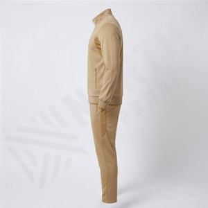 Survêtement d'hiver classique personnalisé pour homme avec capuche, 100 % coton, respirant, léger, durable, fermeture éclair, poignets élégants, vêtements de sport - Product Image 3