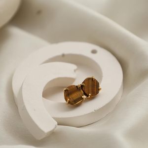 Boucles d'oreilles en pierre brute oeil de tigre de 8 à 10mm en argent sterling - Product Image 4